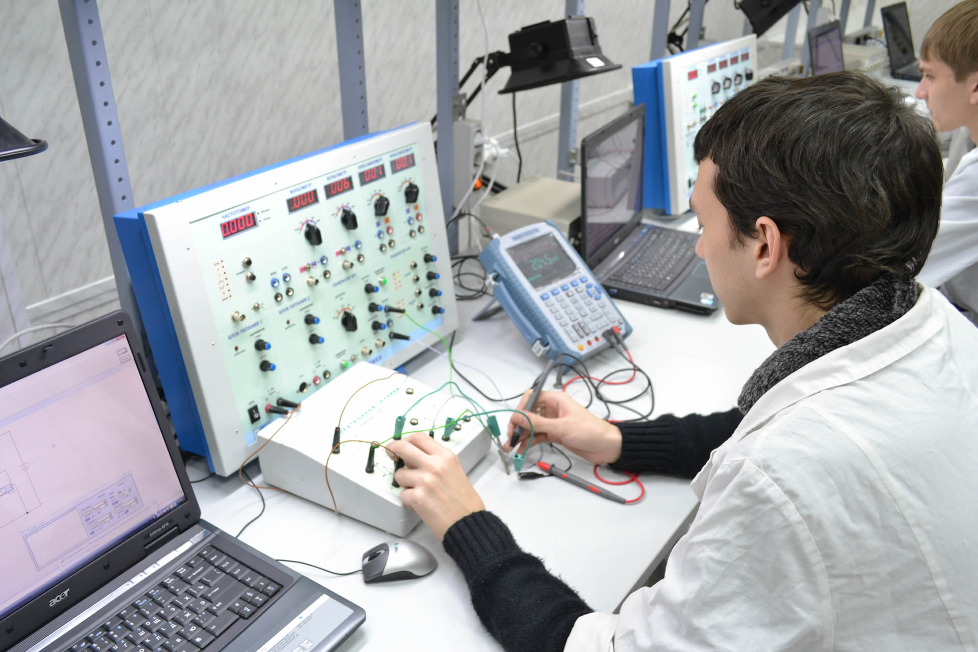 Техническое обслуживание и ремонт радиоэлектронной техники (по отраслям)